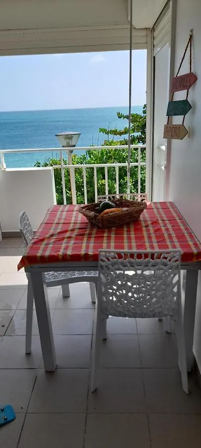 Appartement Studio pieds dans l'eau à Le Gosier   Le Gosier (Grande-Terre)